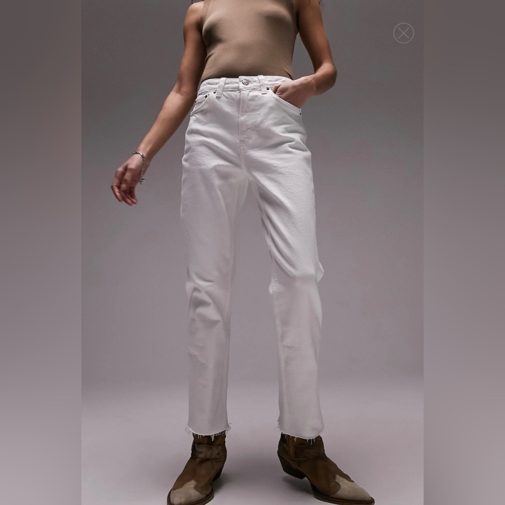 NWOT Topshop straight leg raw hem jeans size: W34/86cm to fit L32/81cm